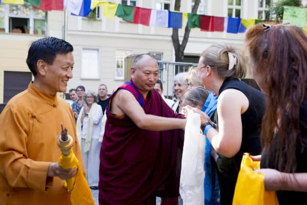 190611-237-HIS_HOLINESS_ARRIVAL_IN_BERLIN