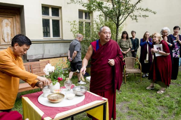 190611-269-HIS_HOLINESS_ARRIVAL_IN_BERLIN